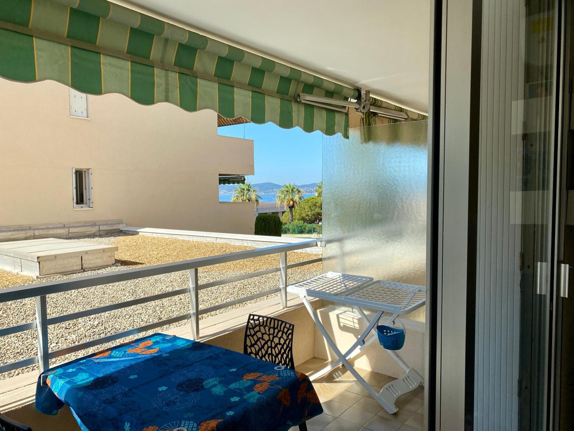 Studio 127, Vue Mer Et Piscine, Port Santa Lucia Saint-Raphaël Exteriör bild