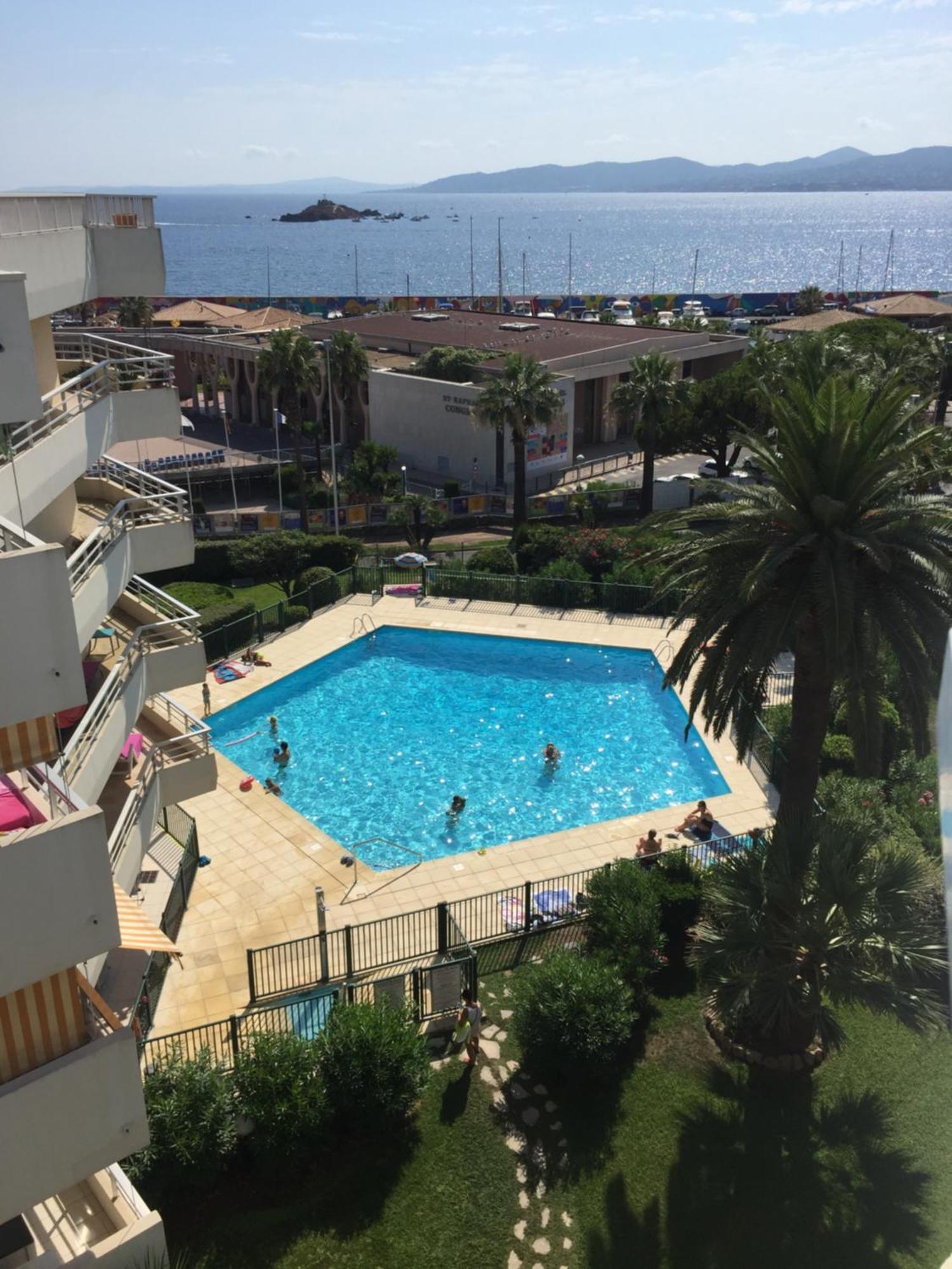 Studio 127, Vue Mer Et Piscine, Port Santa Lucia Lägenhet Saint-Raphaël Exteriör bild